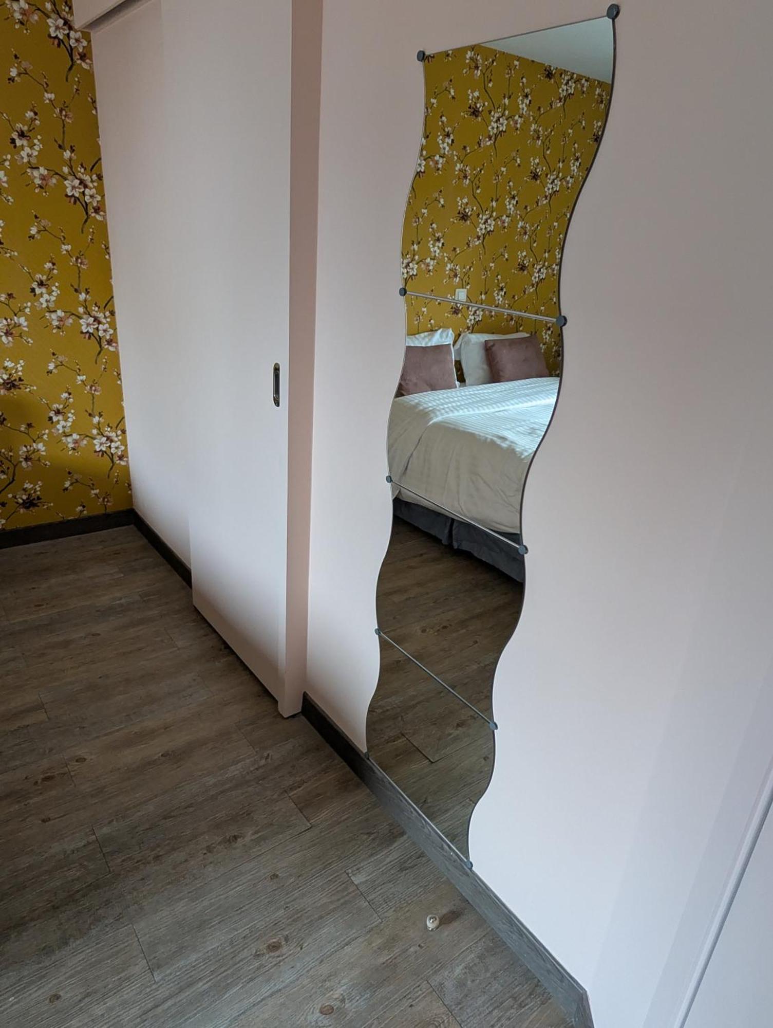 Отель A Fleur De Couette Auvelais Экстерьер фото